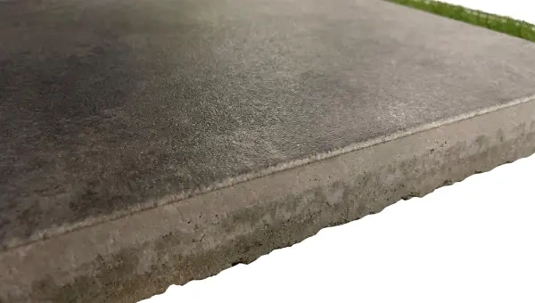 Seitenansicht beschichtete Betonplatte Rinn Trendstone