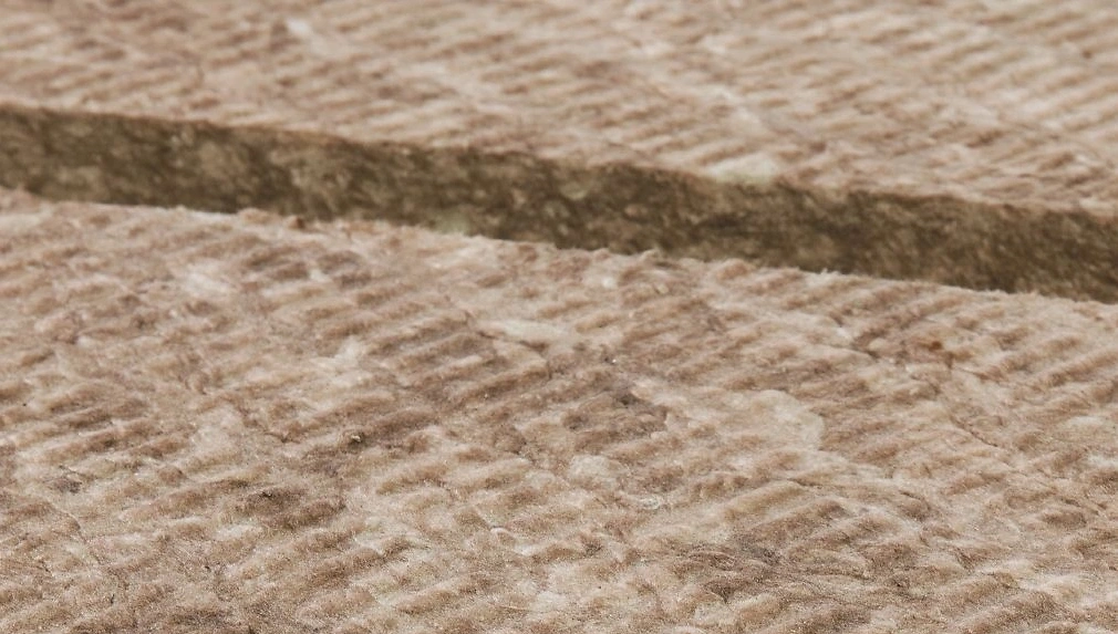 Nahaufnahme vom Rockwool Dämmkeil Next