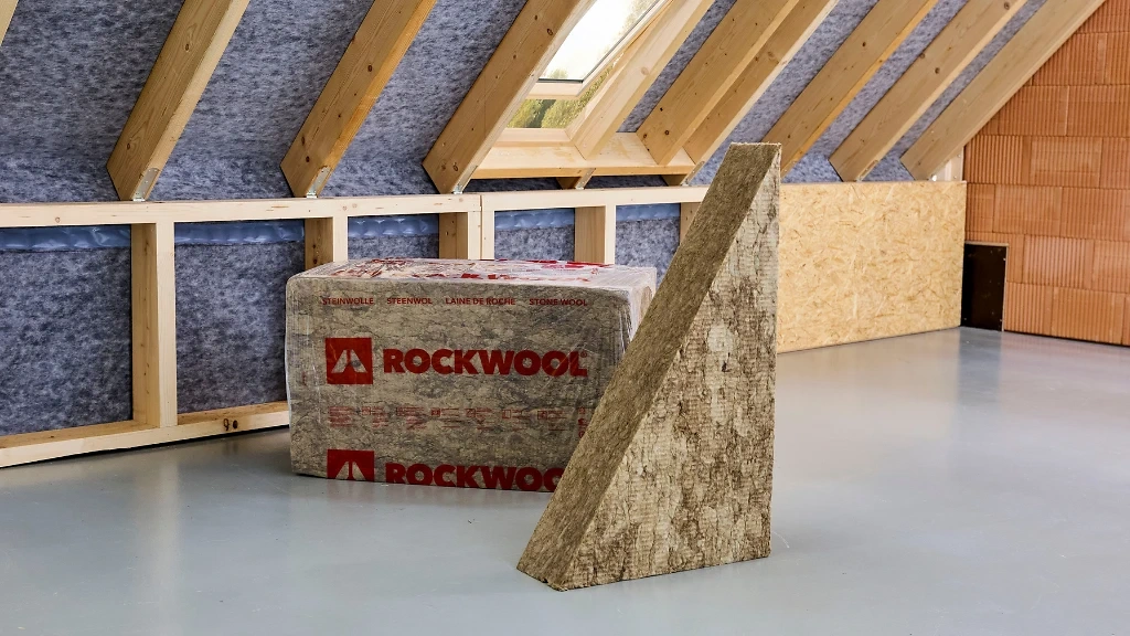 Rockwool Dämmkeil im Dachstuhl