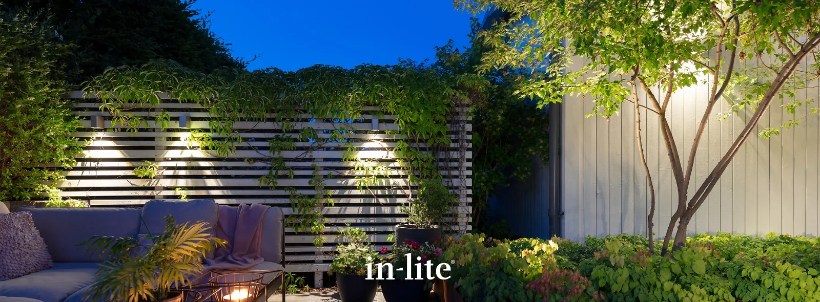 Beleuchtete Sitzecke im Garten