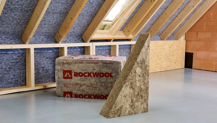 Rockwool Dämmkeil im Dachstuhl