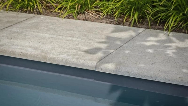 Poolumrandung 600x340 px