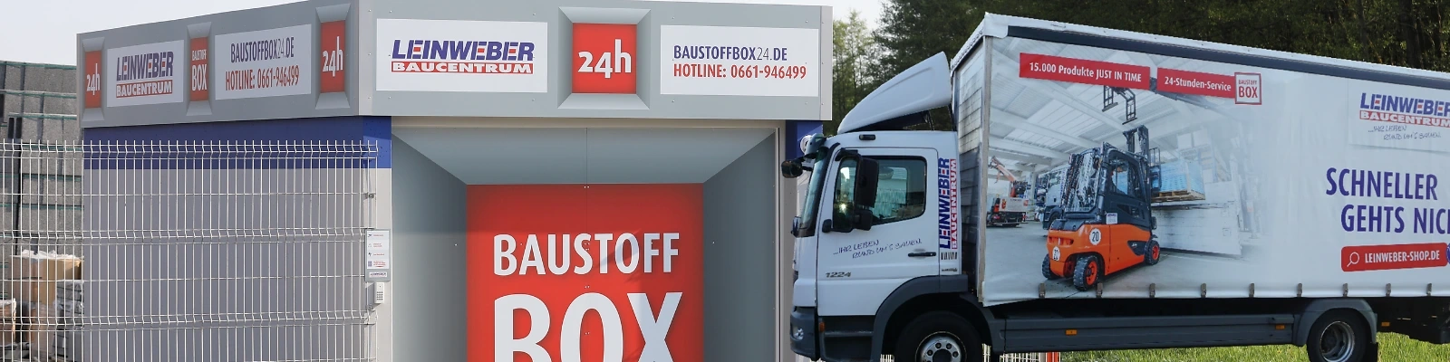 Baustoffbox wird von einem LKW beliefert
