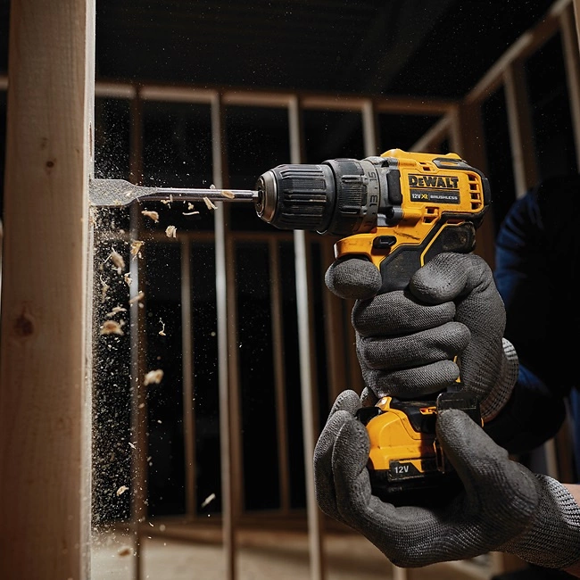 Kachelbild Bohren Schrauben Dewalt