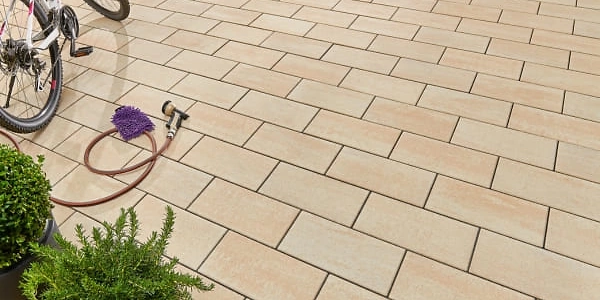 Betonstein 600x340 px