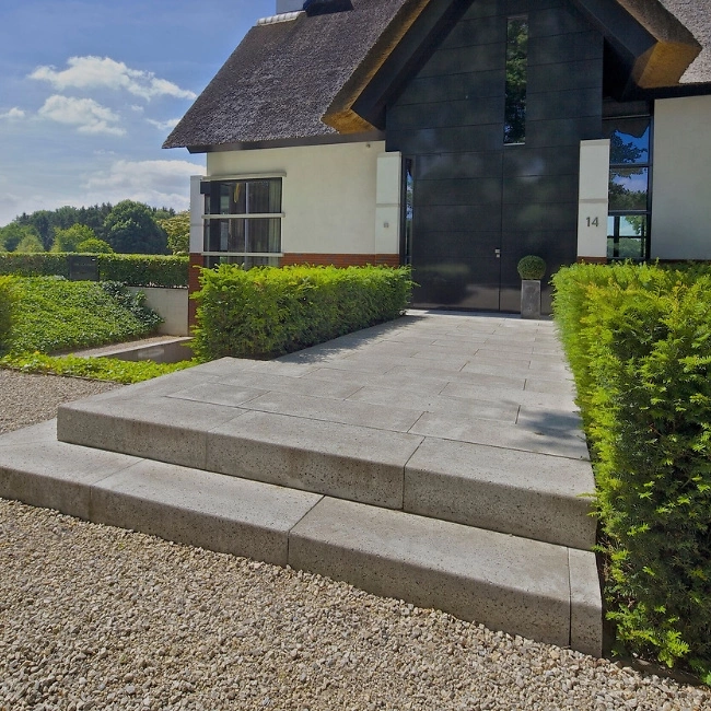 Blockstufen 650x650 px