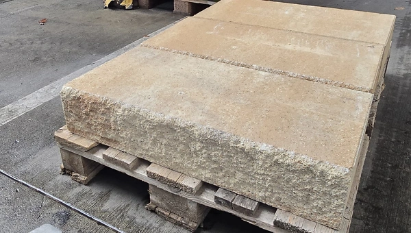 3 Rinn Blockstufen rustrica beige braun auf Palette