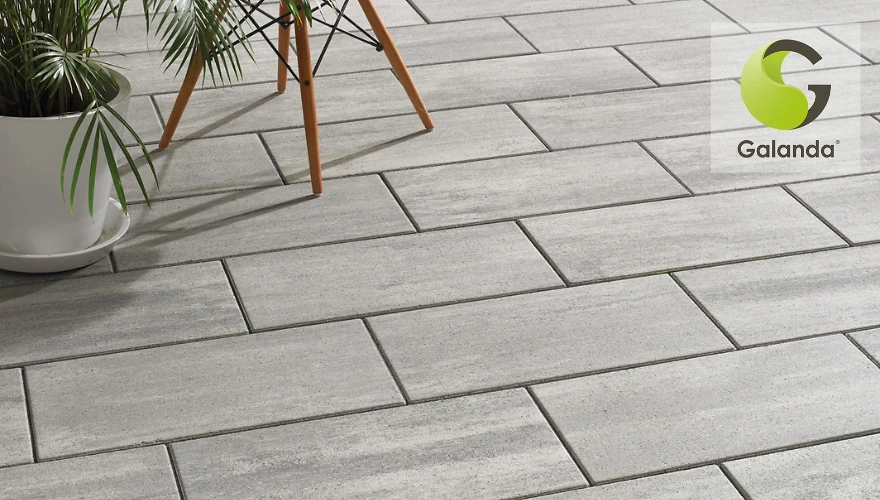 Terrassenfläche mit Galanda Terrassenplatten
