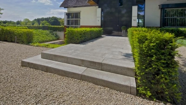 Blockstufen 600x340 px