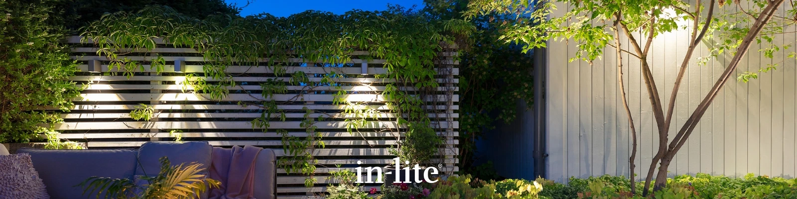 GBeleuchtete Sitzecke im Garten