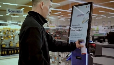 Ware abscannen am Selbst-Scan-Terminal