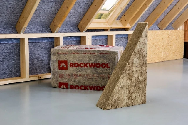Rockwool Dämmkeil im Dachstuhl