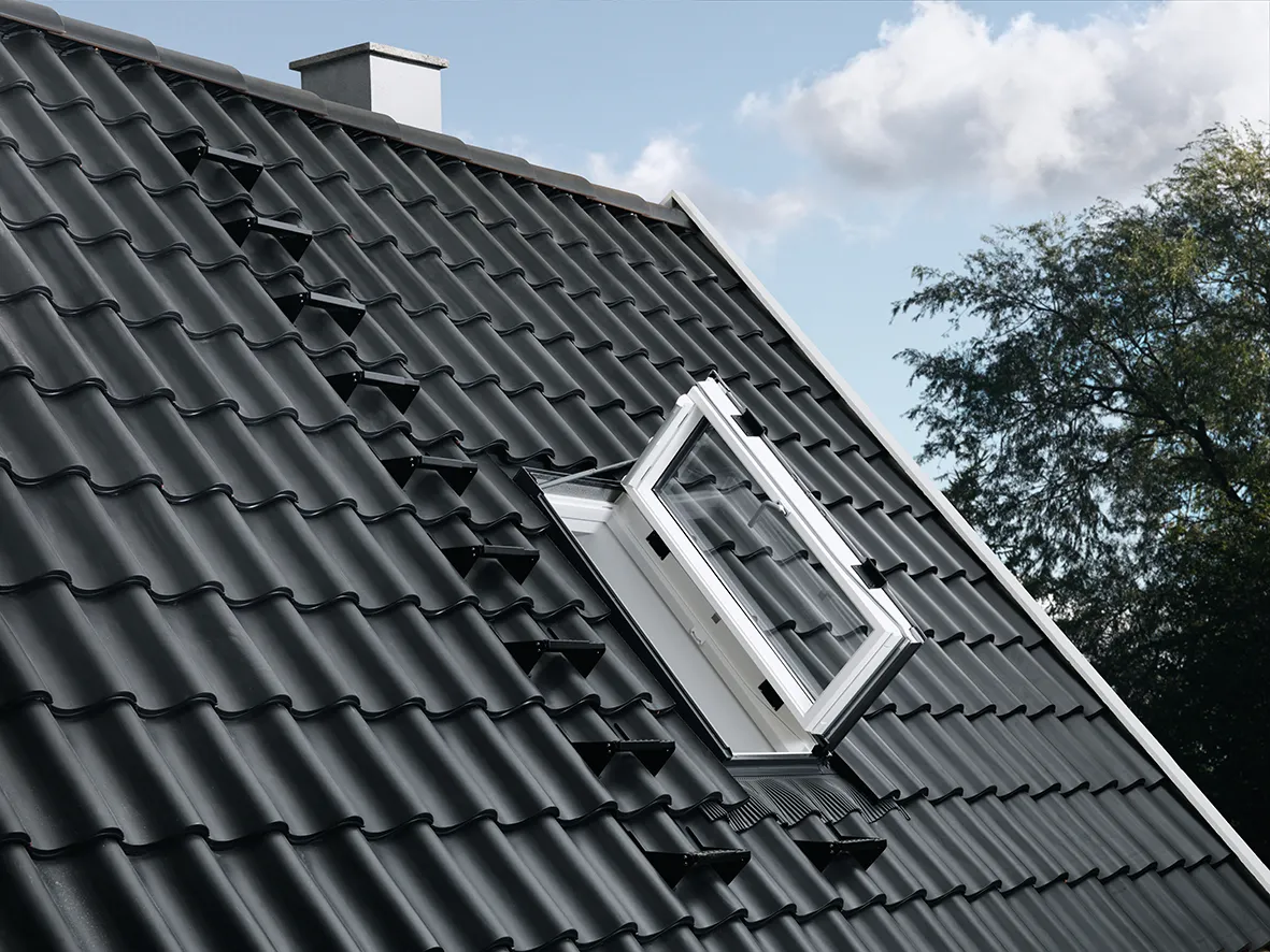 \\10.1.19.34\Stammdaten Pflege\ZENTRALLAGER\Velux\2005174 VELUX Wohn- Ausstiegsf. GXU CK04 0070\Velux GXU.jpg