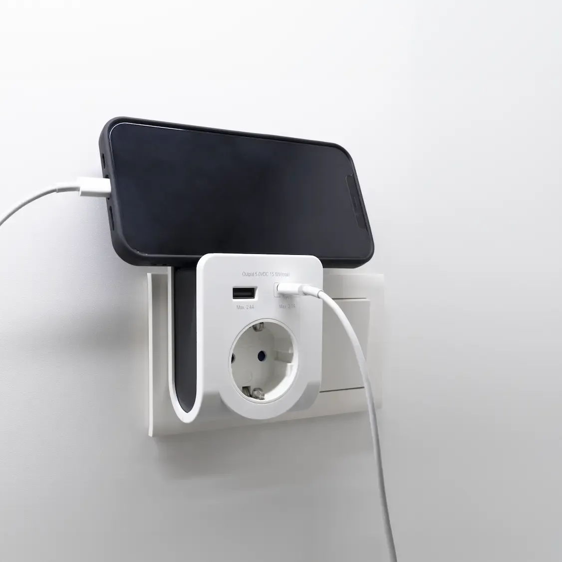 USB-Ladegerät mit 230V-Steckdose