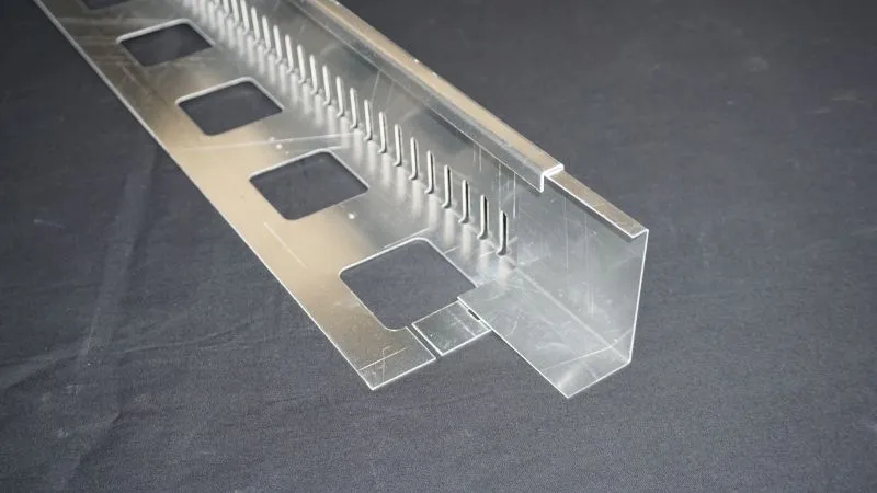 Alu - Kiesfangleiste 2 m lang