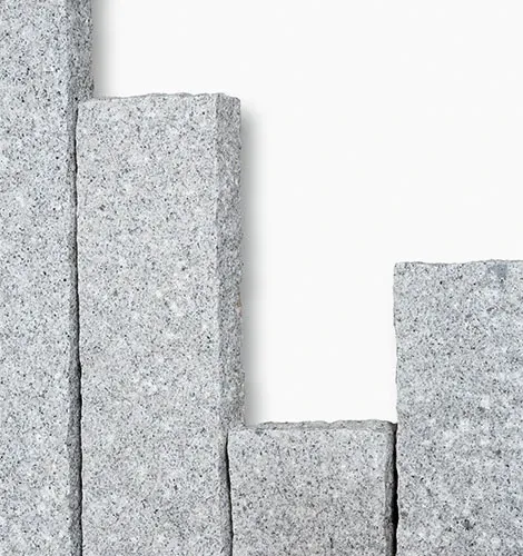 \\10.1.19.34\Stammdaten Pflege\Seltra\2339922 Palisade BRAVO gespitzt 10x25x250cm Granit China edelgrau\palisaden-10x25cm-bravo-rustique-edelgrau-china-granit.webp