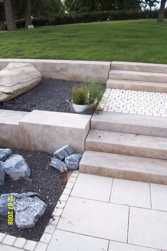 Kalkstein-Kastellmauerstein Noce