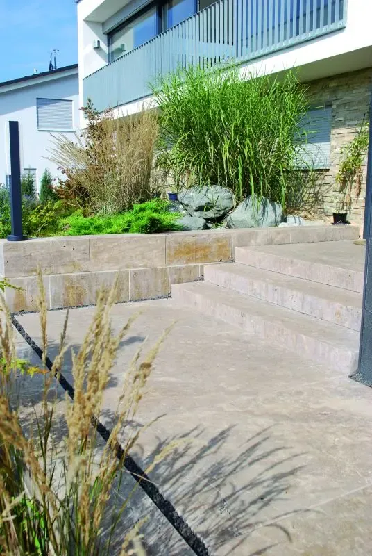 Kalkstein-Kastellmauerstein Noce