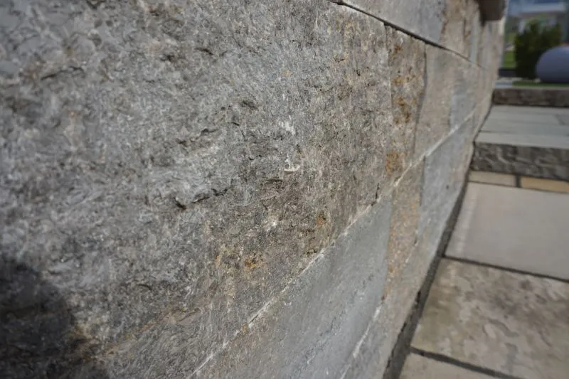Muschelkalk Schichtmauer gespalten